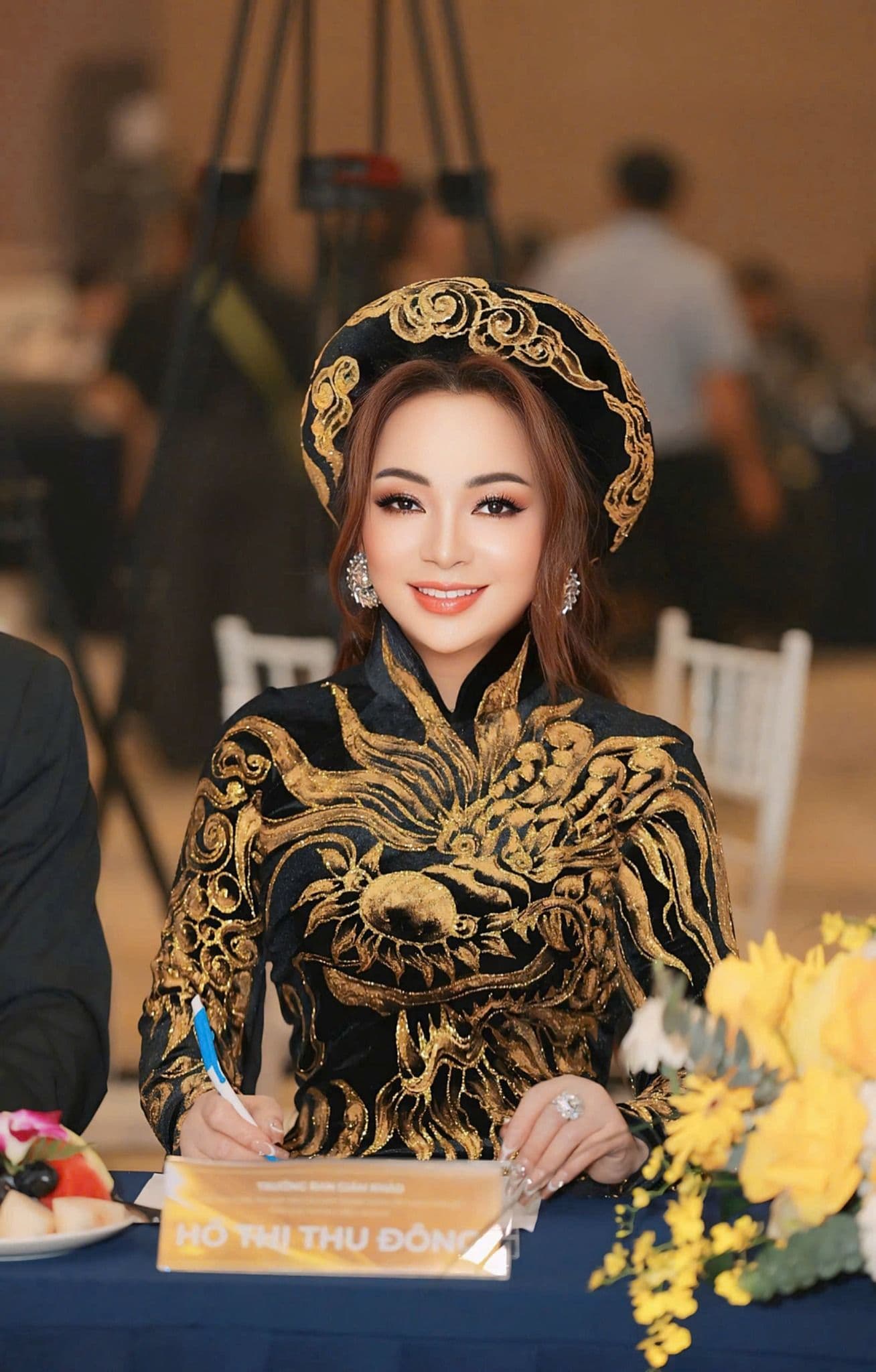 "HỒ THỊ THU ĐÔNG, CALGARY THU ĐÔNG HAY TY NGUYỄN? ĐỀU LÀ TÔI CẢ!"